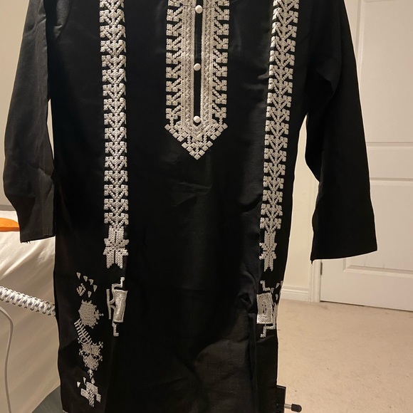 Embroidered kurta - Picture 2 of 3